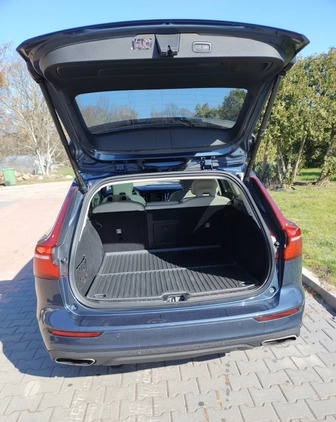 Volvo V60 Cross Country cena 149700 przebieg: 26000, rok produkcji 2021 z Margonin małe 277